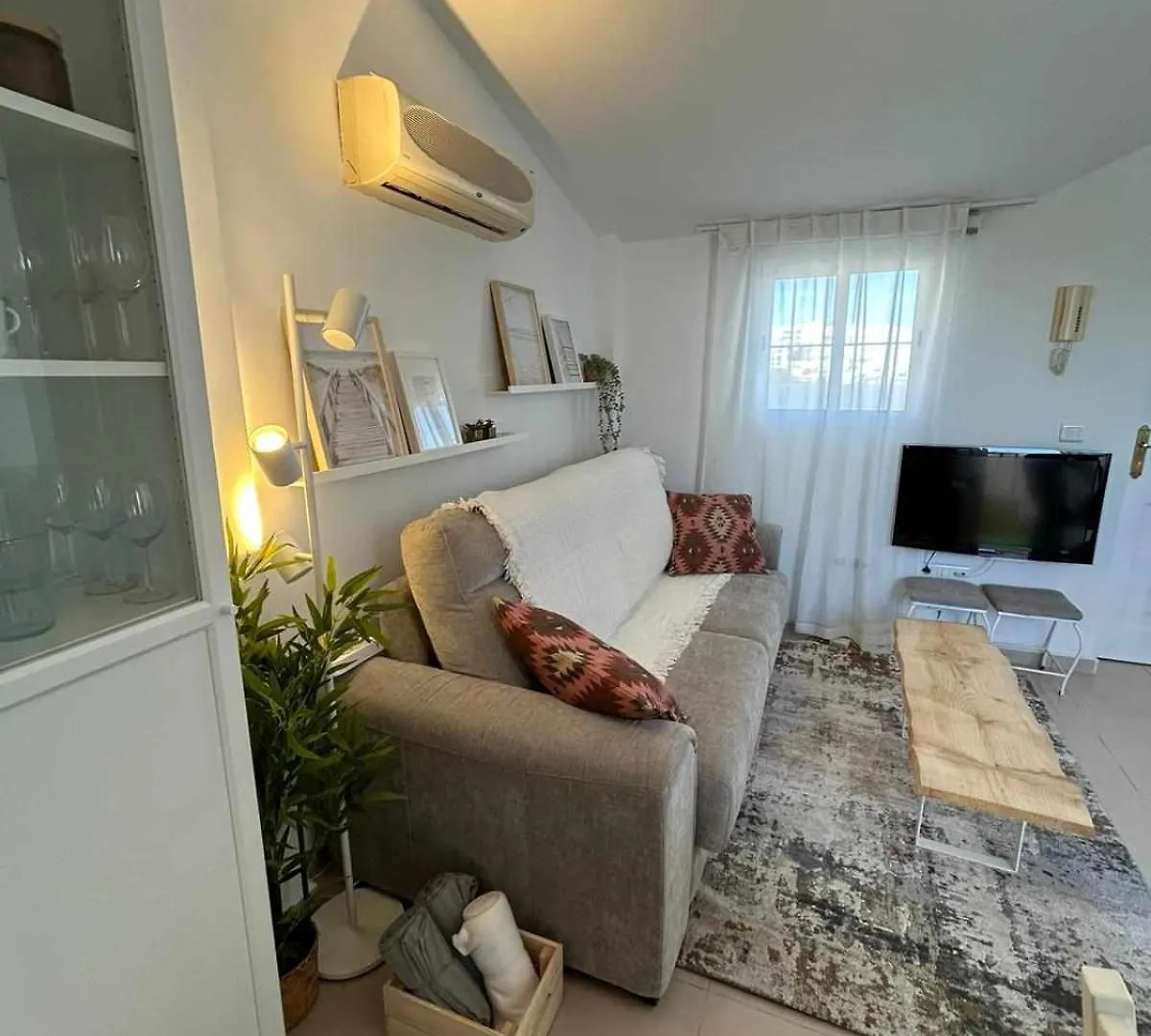 Acogedor Apartamento Con Piscina En Бенальмадена 0*,  Испания
