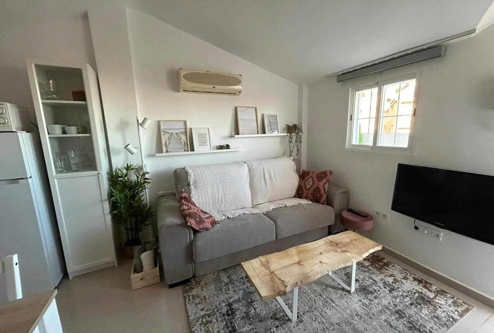 Acogedor Apartamento Con Piscina En Бенальмадена 0*,