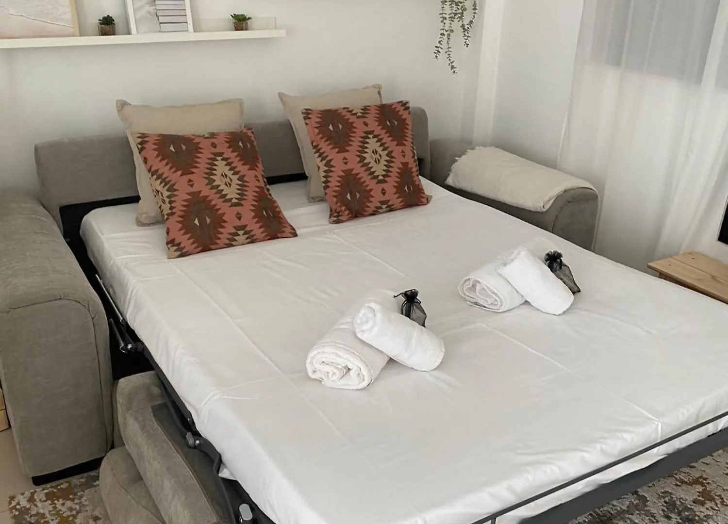 Acogedor Apartamento Con Piscina En Бенальмадена